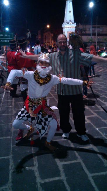 in front of the tugu in the centre of Yogya